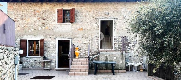 Casa de 3 habitaciónes en Torri del Benaco, Italy No. 29682 3