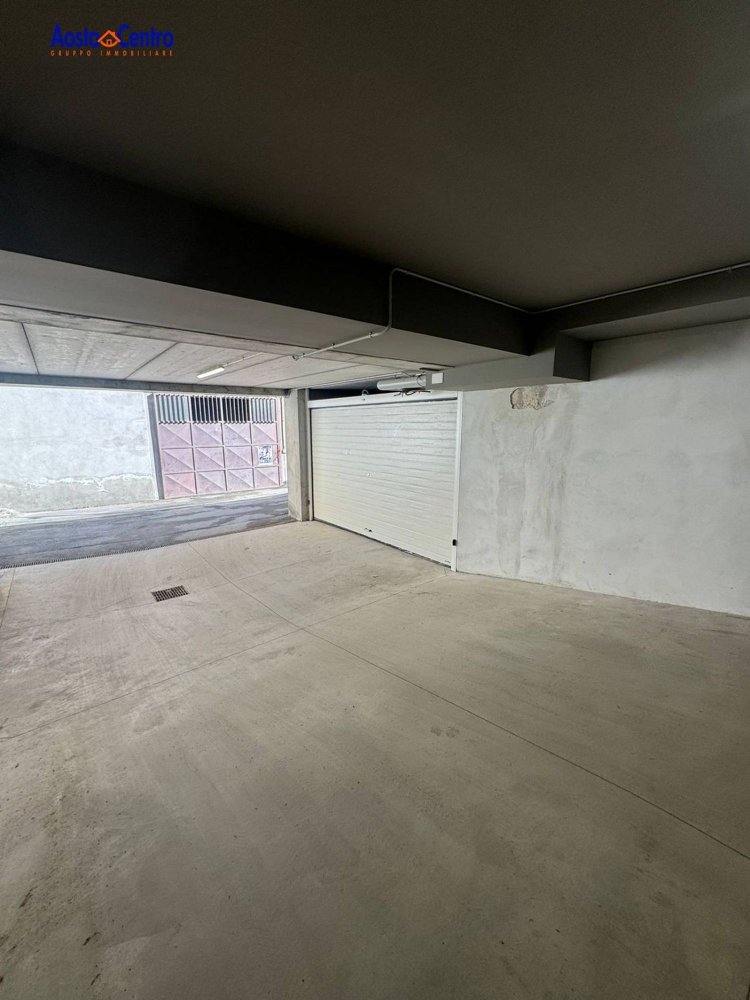 Garagem em Aosta, Italy 35 m² N.º 295392