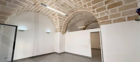 4 rooms Commercial property in Monopoli, Italy No. 31216 2