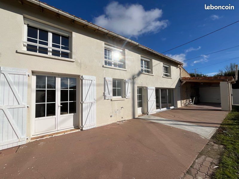 Дом с 4 спальнями в Дё-Севр, Франция № 293320