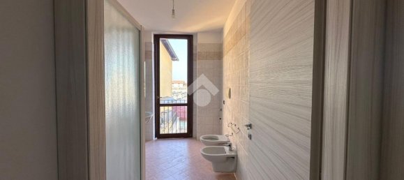 3 rooms Apartment in Palazzolo sull'Oglio, Italy No. 5987 20