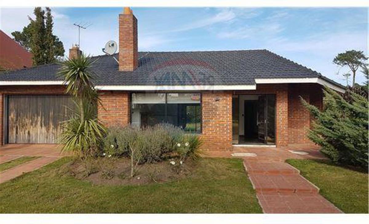 3 bedrooms House in Maldonado, Uruguay No. 7660