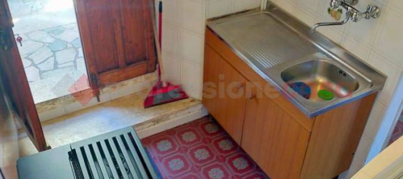 3 rooms House in Oricola, Italy No. 109694 6