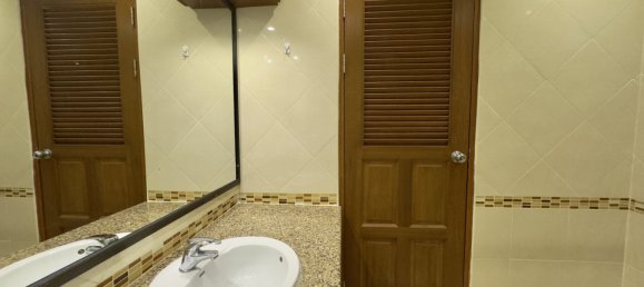 Studio in the Condo in Pattaya, Thailand No. 27394 6