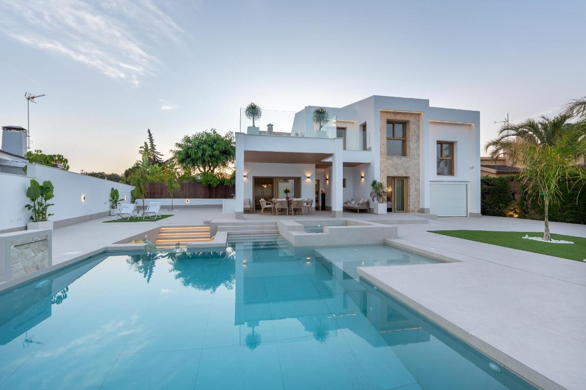 4 bedrooms Villa in Alicante, Spain No. 291155