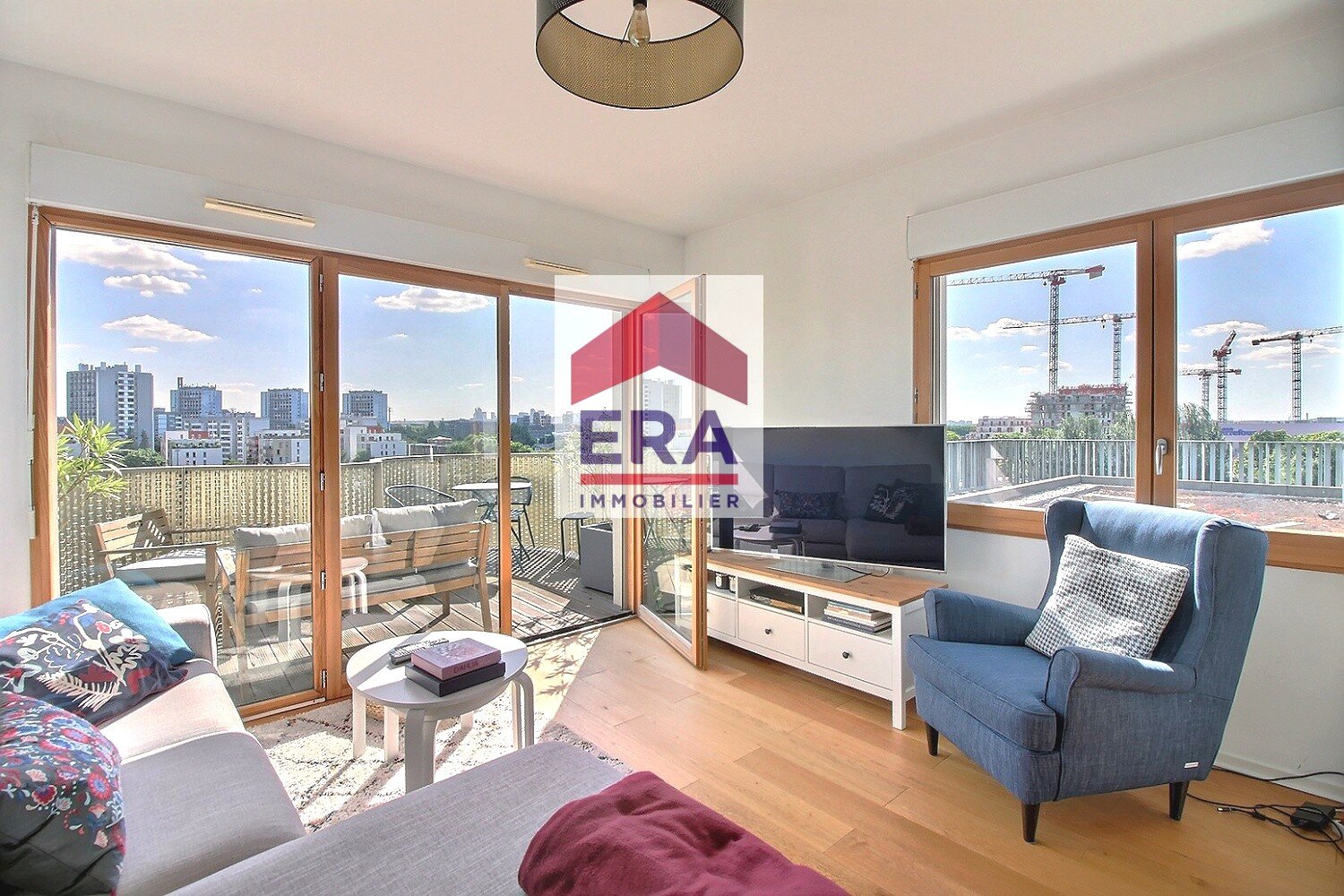 3 rooms Apartment in Seine-Saint-Denis, France No. 362699