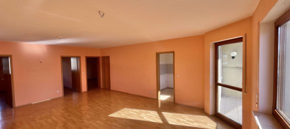 4-salle Appartement à Neustadt an der Waldnaab, Germany No. 317901 3