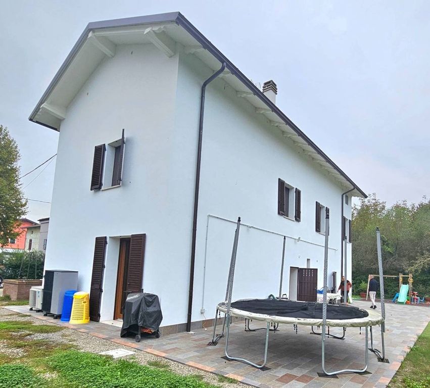 3 Schlafzimmer Villa in Modena, Italy, Nr. 172828