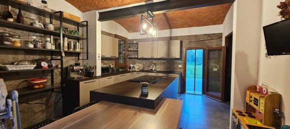 3 Schlafzimmer Villa in Modena, Italy, Nr. 172828 5