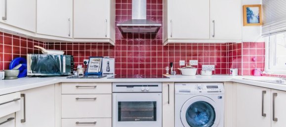 2 bedrooms House in Croydon, United Kingdom No. 8124 2