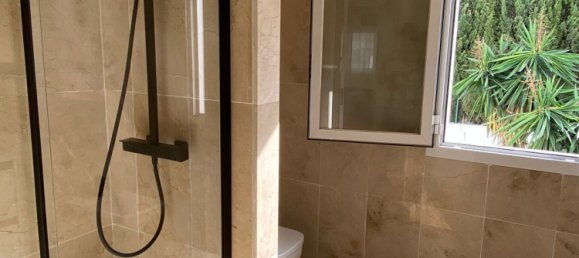 Apartamento de 2 dormitorios en Marbella, Spain No. 81119 12