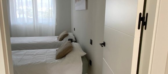 Apartamento de 2 dormitorios en Marbella, Spain No. 81119 2
