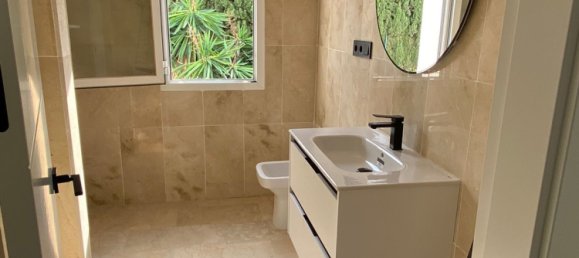 Apartamento de 2 dormitorios en Marbella, Spain No. 81119 11