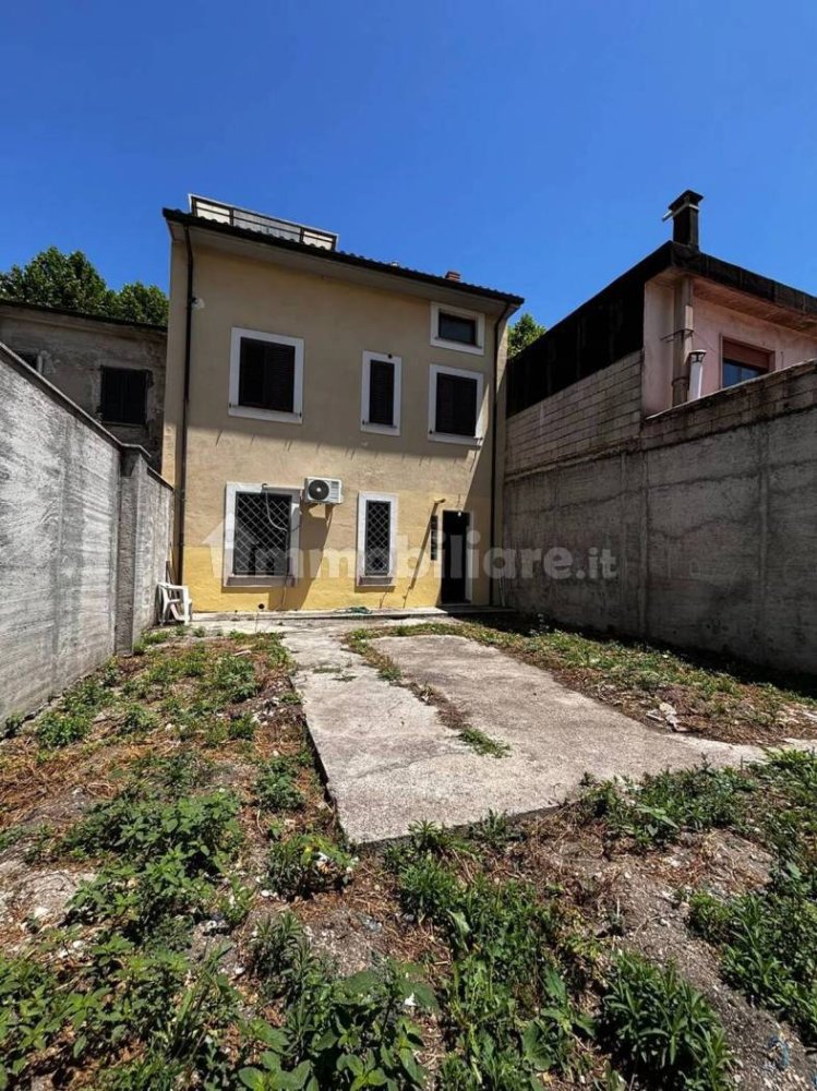 6 bedrooms Villa in Avezzano, Italy No. 177762