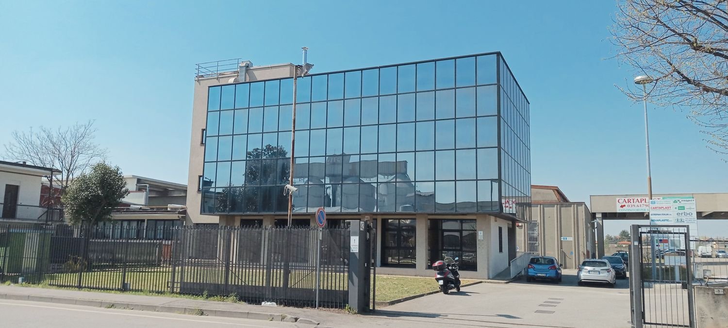 Bureau à Arcore, Italy 285m² No. 167070