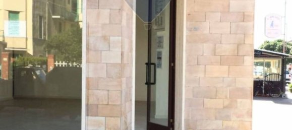 136m² Commercial property in Camaiore, Italy No. 306989 2