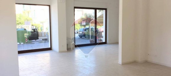 136m² Commercial property in Camaiore, Italy No. 306989 5
