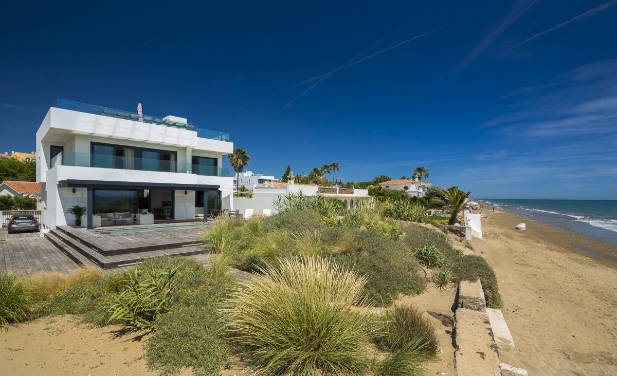 6 bedrooms Villa in Marbella, Spain No. 93704
