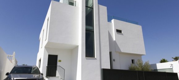 6 bedrooms Villa in Marbella, Spain No. 93704 2