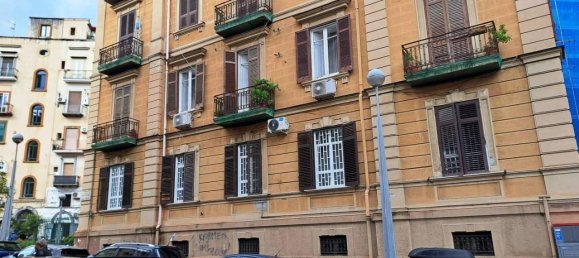 6 rooms Apartment in Naples, Italy No. 21367 2