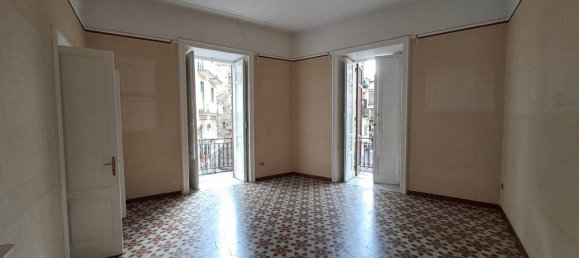 6 rooms Apartment in Naples, Italy No. 21367 3