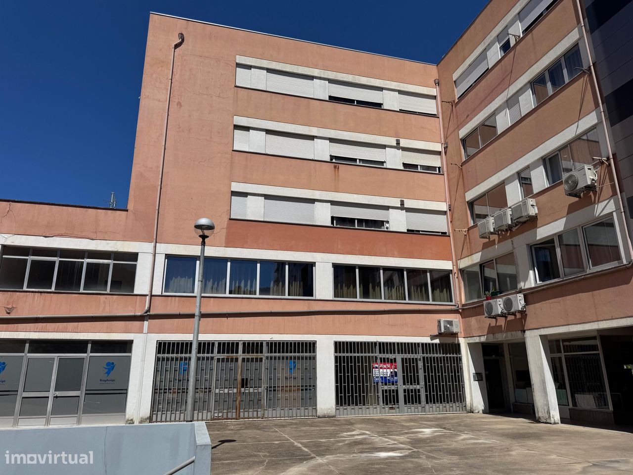 80m² Commercial property in Braga, Portugal No. 310859
