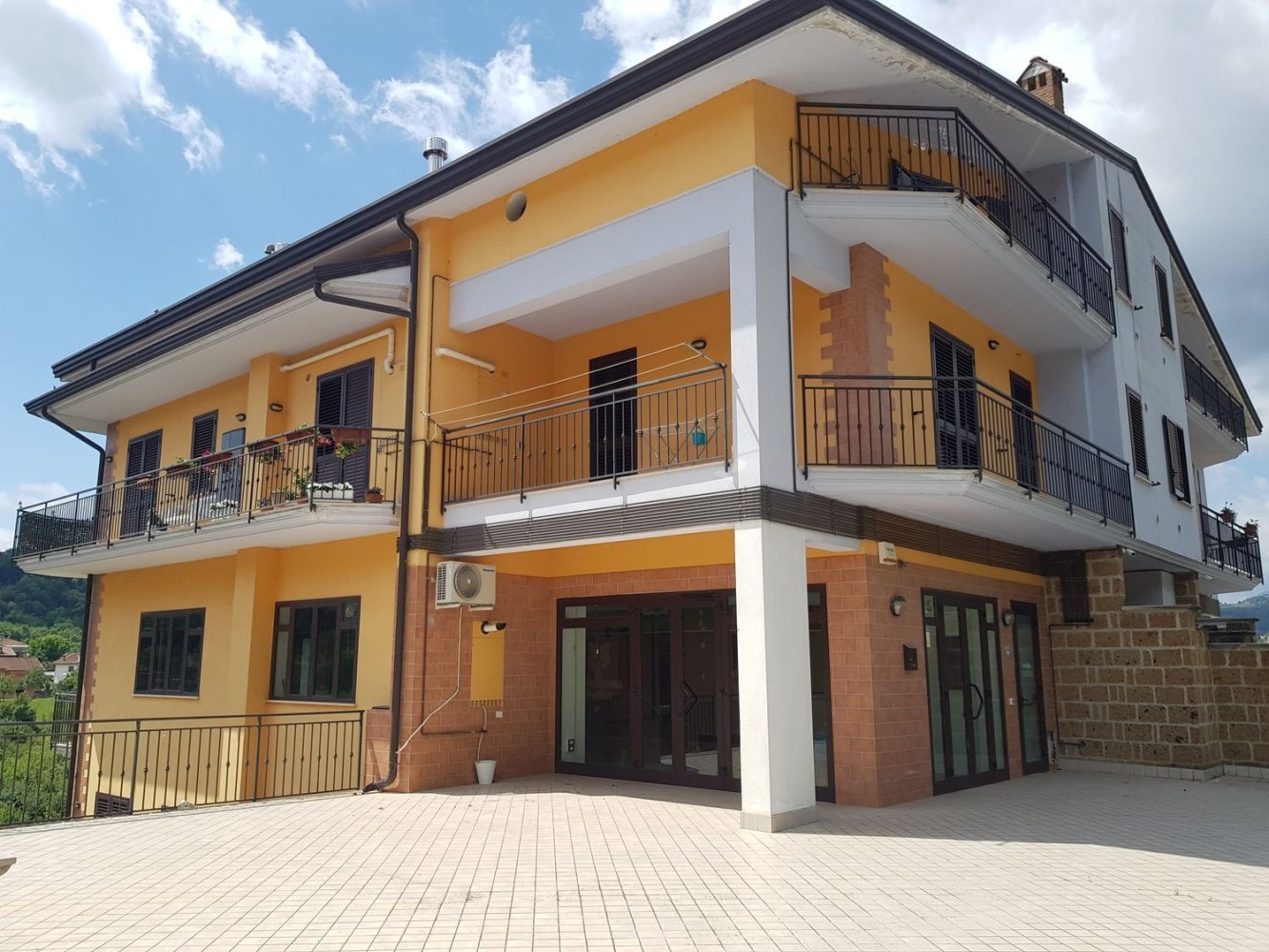 230m² Commercial property in Prata di Principato Ultra, Italy No. 179332