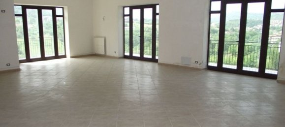 230m² Commercial property in Prata di Principato Ultra, Italy No. 179332 9