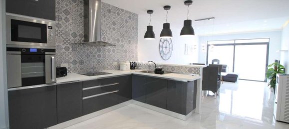 1 bedroom Penthouse in Saint Julian's, Malta No. 9917 7