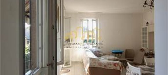 3-salle Appartement à Anzano del Parco, Italy No. 279099 7