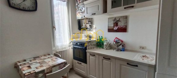 3-salle Appartement à Anzano del Parco, Italy No. 279099 2