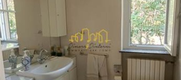 3-salle Appartement à Anzano del Parco, Italy No. 279099 15