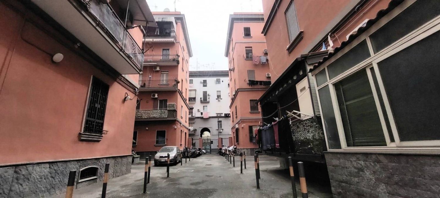 3 bedrooms Apartment in Naples, Italy No. 94563