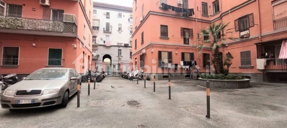 3 bedrooms Apartment in Naples, Italy No. 94563 2