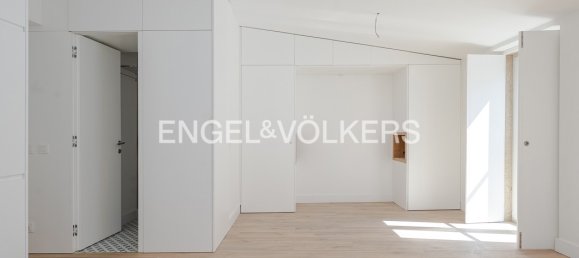 7 rooms Commercial property in Lisbon, Portugal No. 45453 2