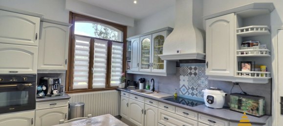 5 bedrooms House in Cambrai, France No. 54947 7