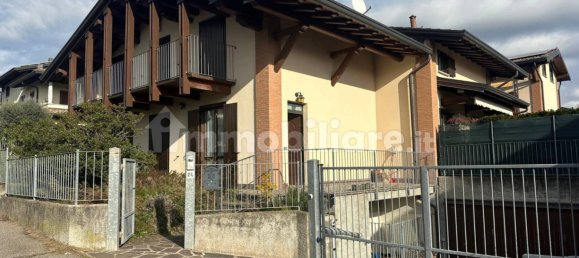 3 bedrooms Villa in Lurate Caccivio, Italy No. 14004 2