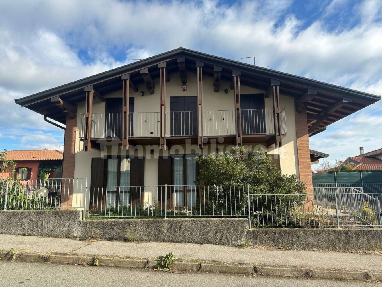 3 bedrooms Villa in Lurate Caccivio, Italy No. 14004