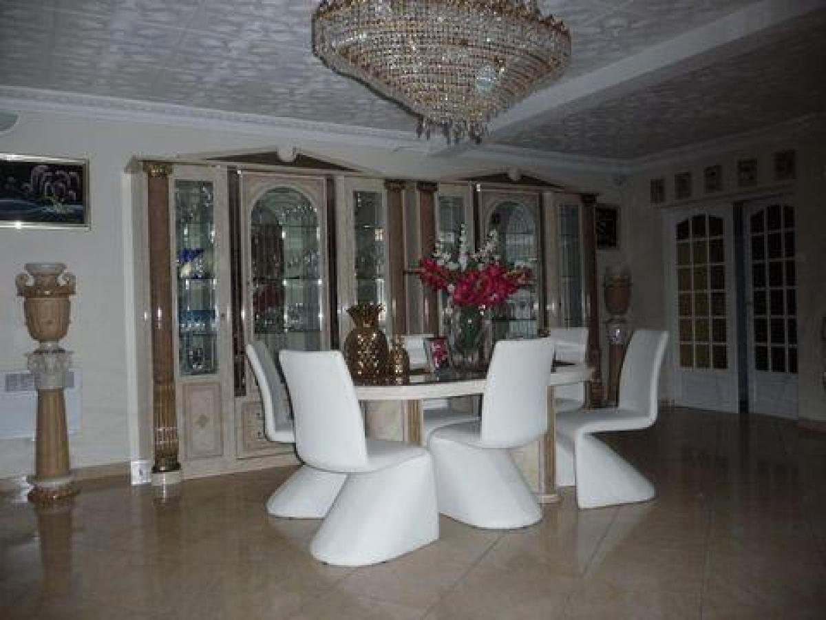 5 bedrooms House in Bordeaux, France No. 7017