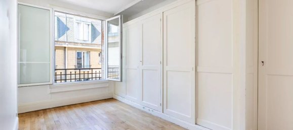 4 bedrooms Apartment in Paris, France No. 296006 9