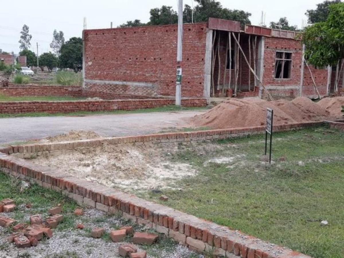  Land in Lucknow, India No. 30359