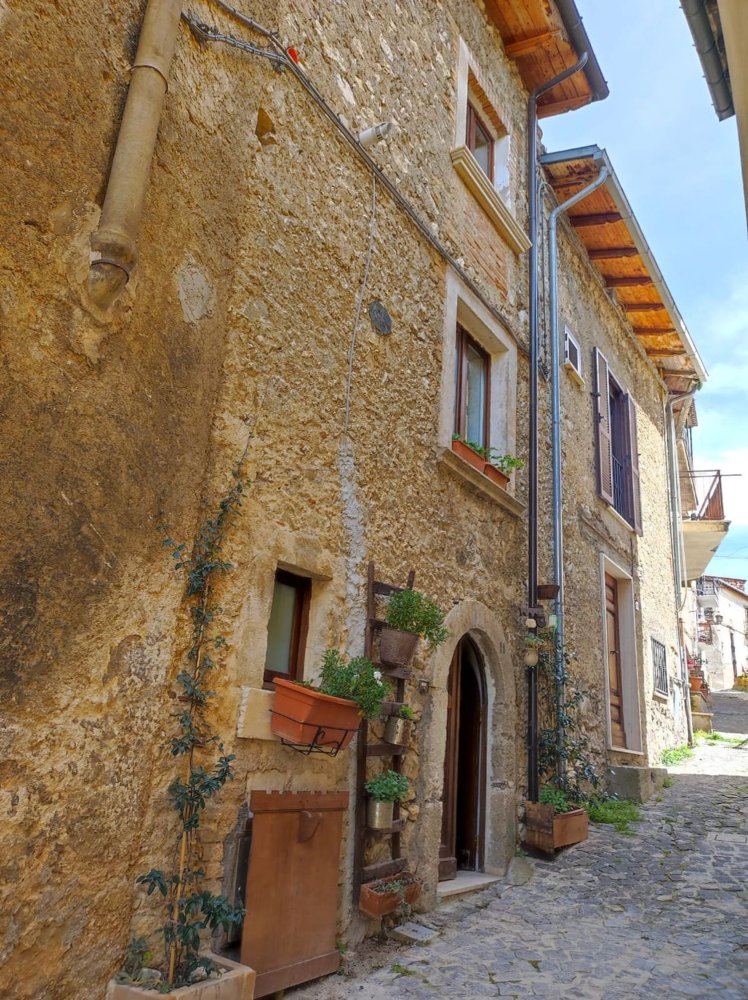 3 rooms House in Scurcola Marsicana, Italy No. 72330