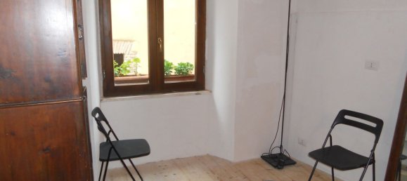3 rooms House in Scurcola Marsicana, Italy No. 72330 8