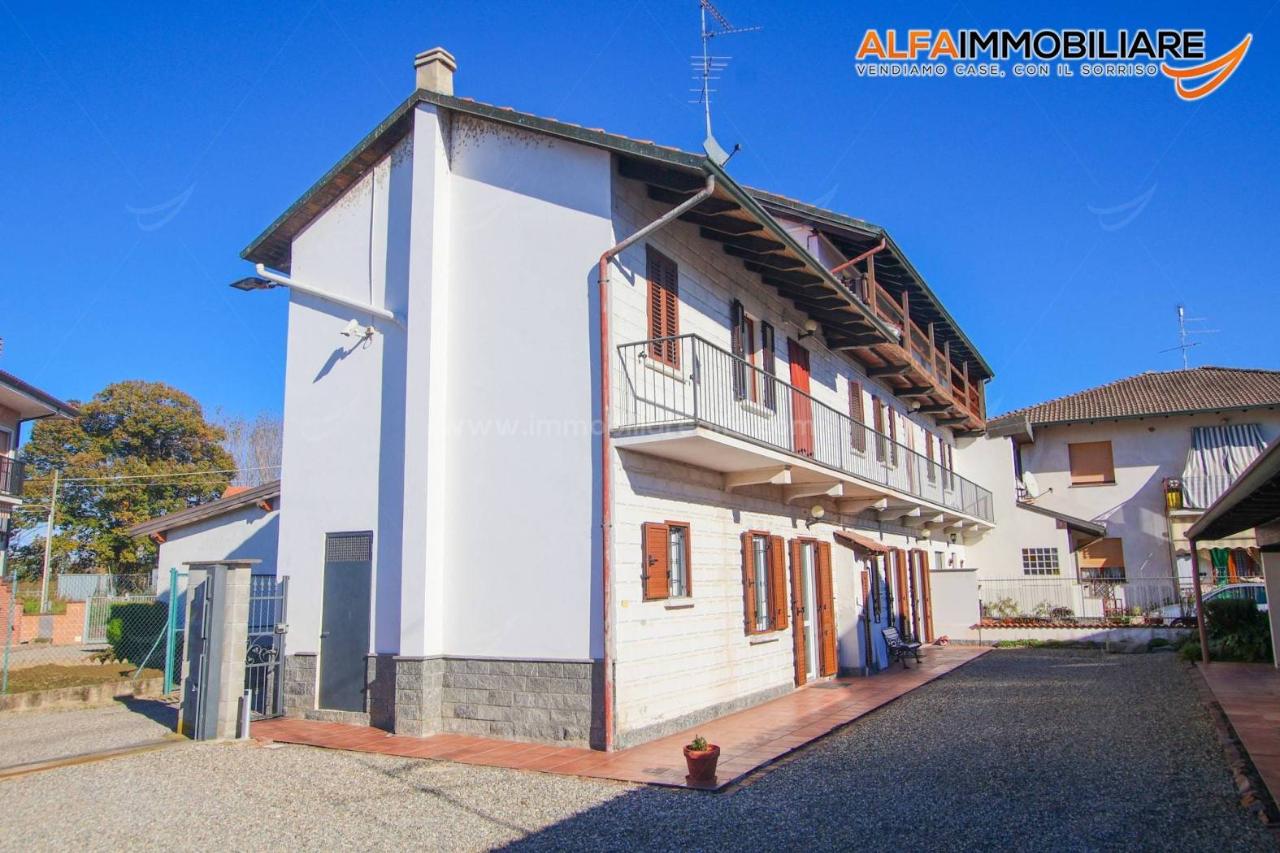 7 rooms Villa in Vicolungo, Italy No. 19725