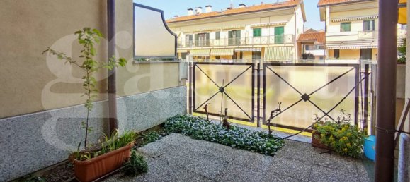 2 bedrooms House in Gerenzano, Italy No. 363238 2