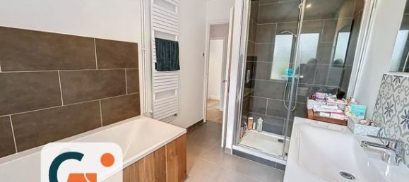 5 bedrooms House in Quincampoix, France No. 353342 17