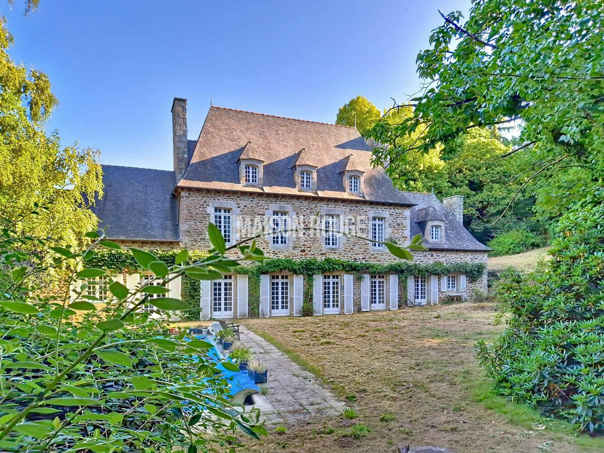 6 bedrooms Castles in Dinan, France No. 202624