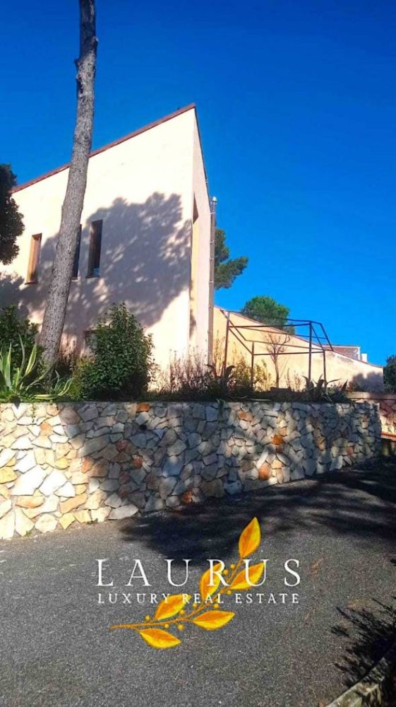 5 bedrooms Villa in Rosignano Marittimo, Italy No. 77594