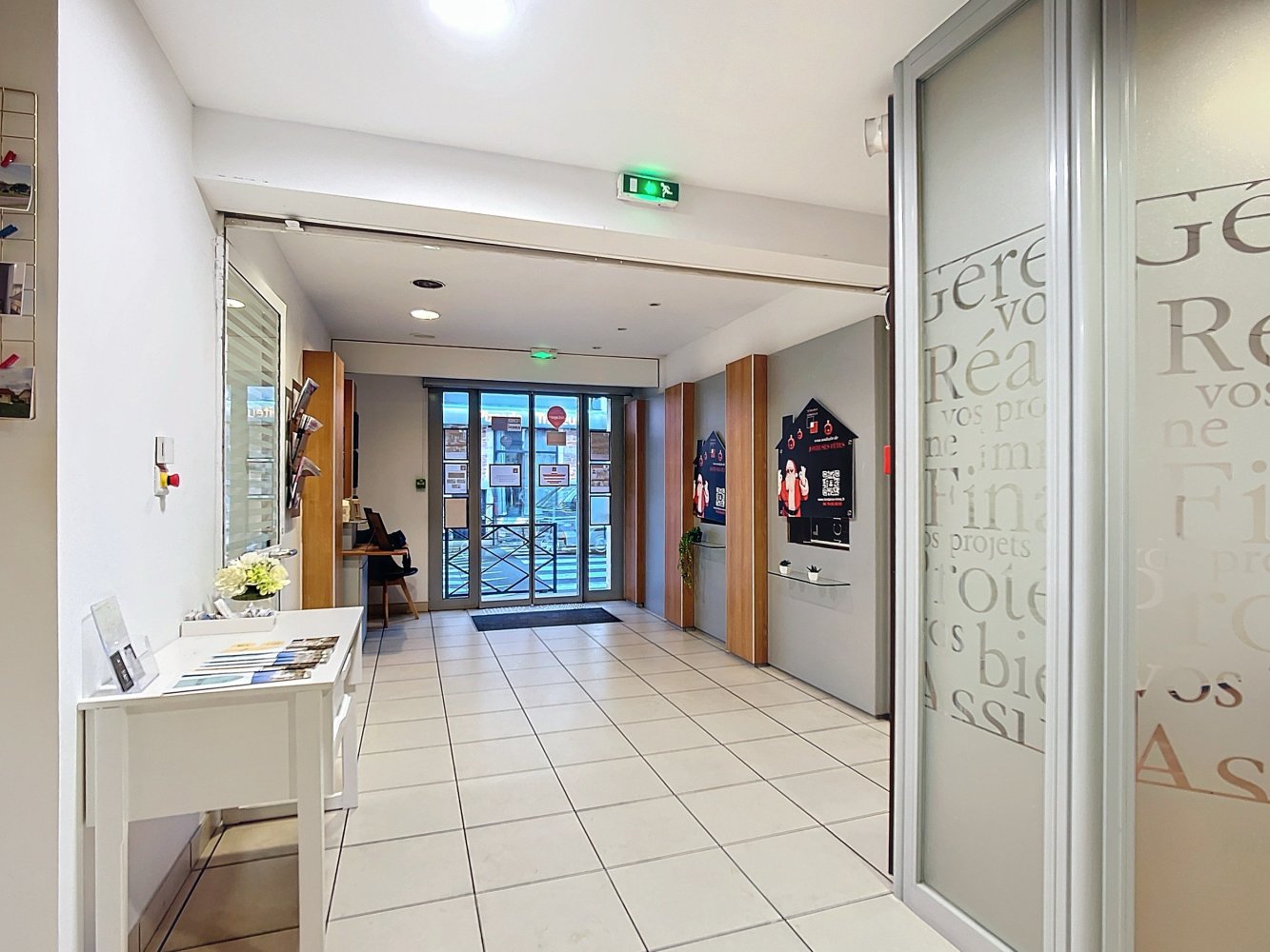 Коммерческая недвижимость 270м² в Макон, Франция № 200114