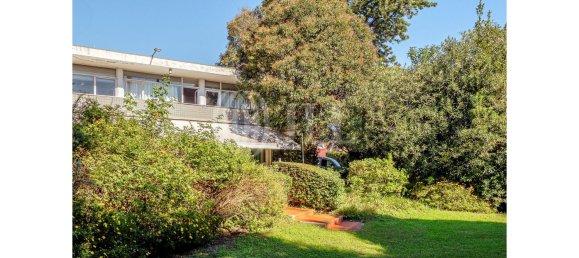 5 bedrooms Villa in Lisbon, Portugal No. 130944 2